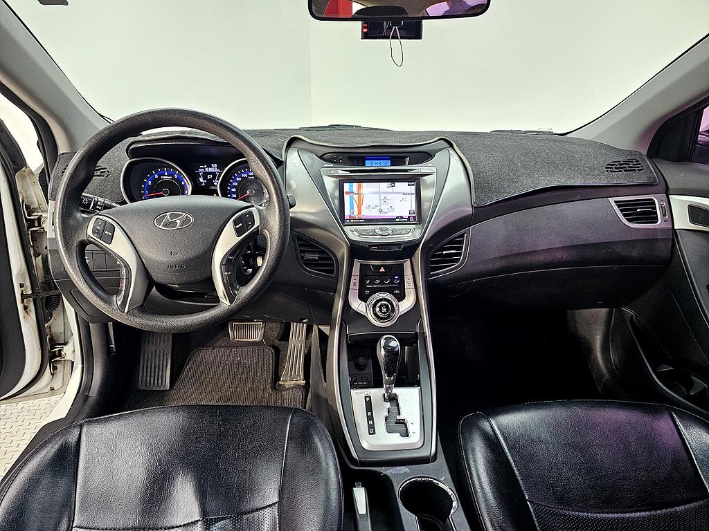 HYUNDAI Avante - Vista 5