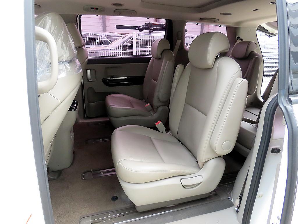 KIA Carnival - Vista 6