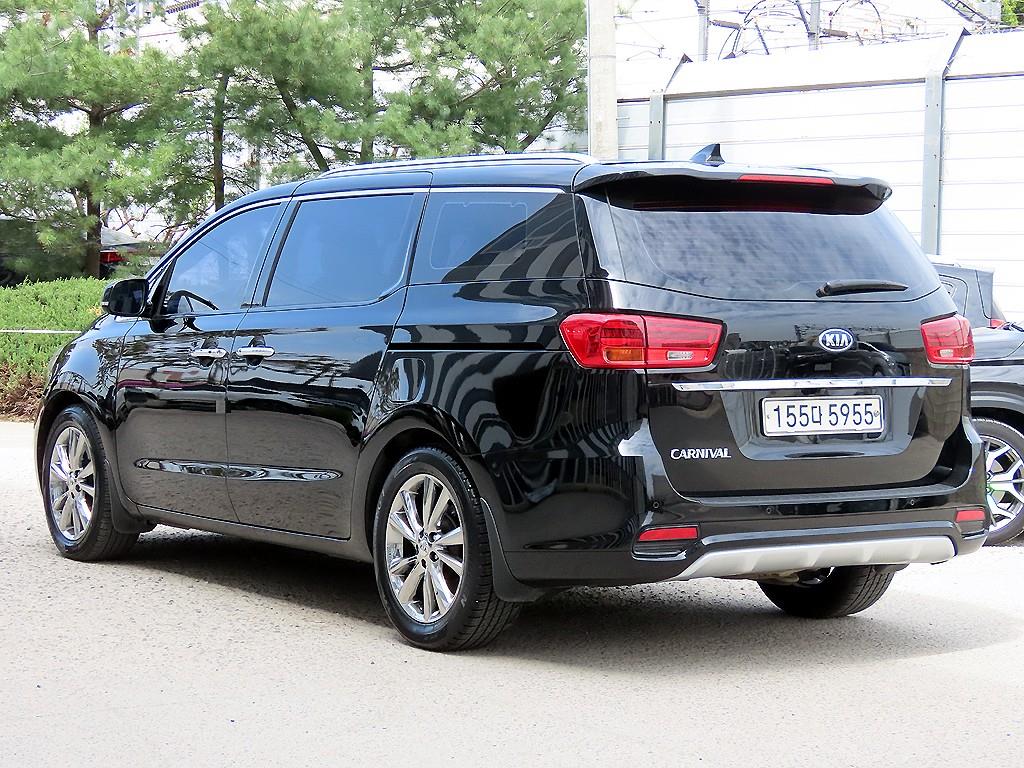 KIA Carnival - Vista 3
