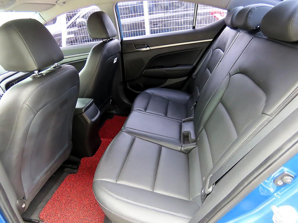 HYUNDAI Avante - Vista 6
