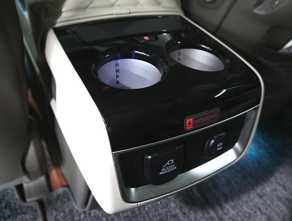 KIA Carnival - Vista 12