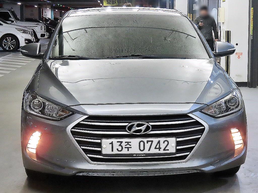 HYUNDAI Avante - Vista 2