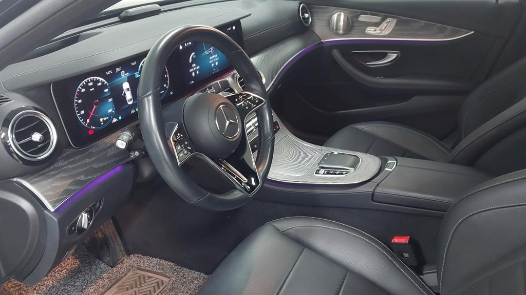 Mercedes Benz E class - Vista 12