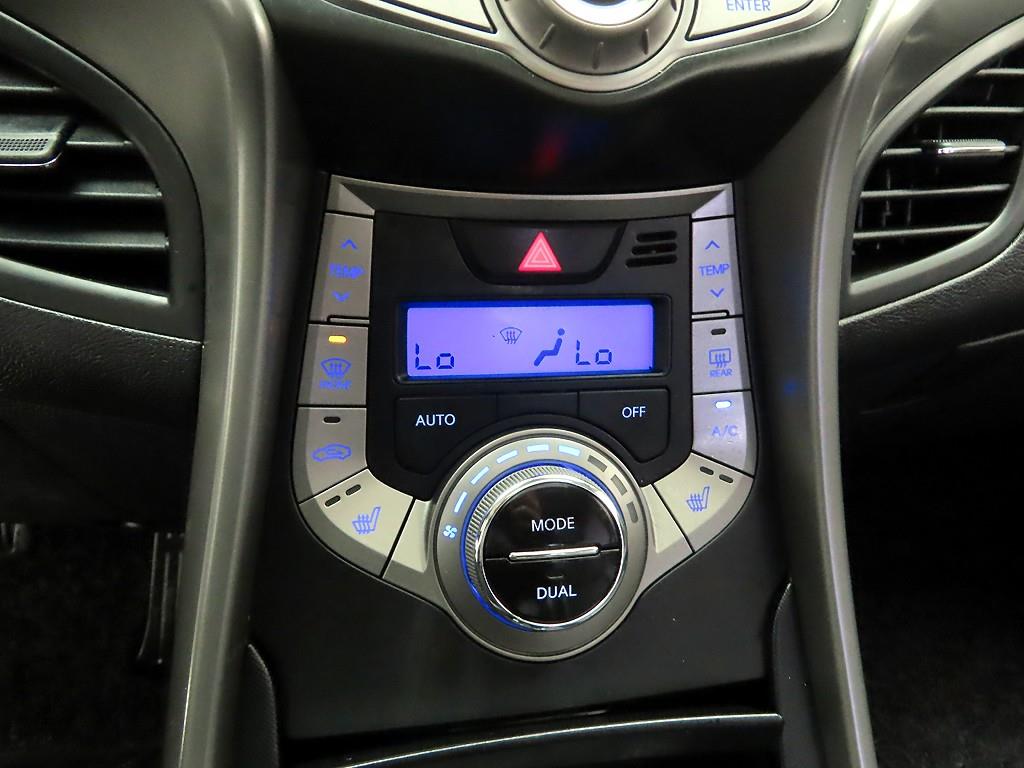 HYUNDAI Avante - Vista 9