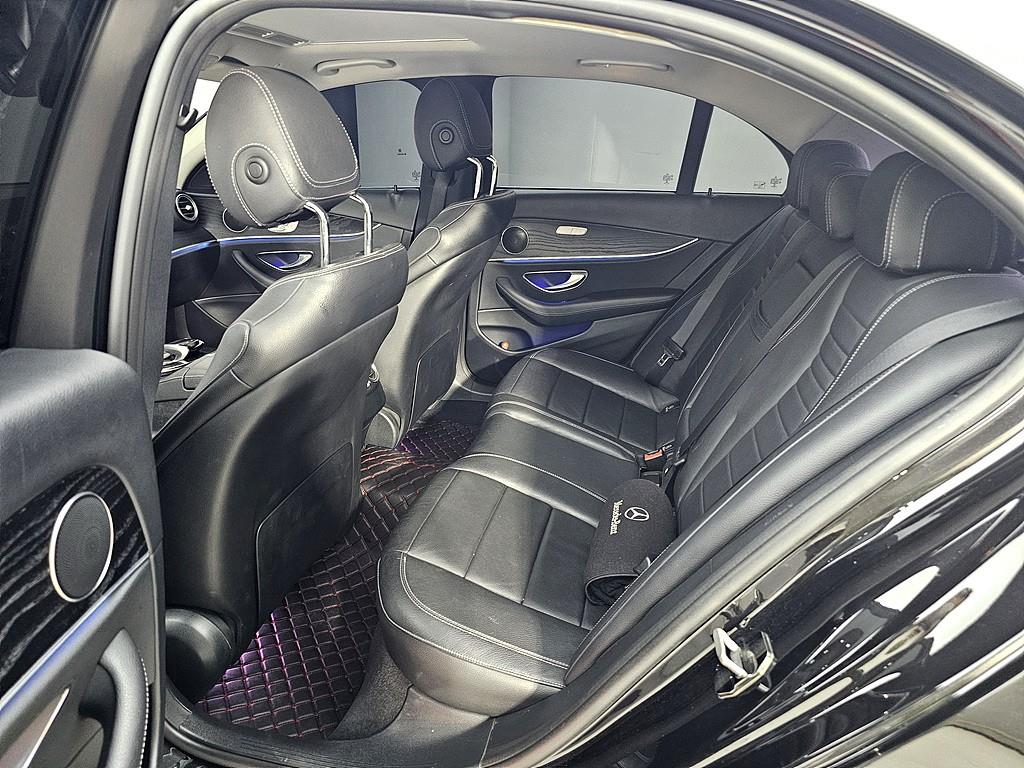 Mercedes Benz E class - Vista 9