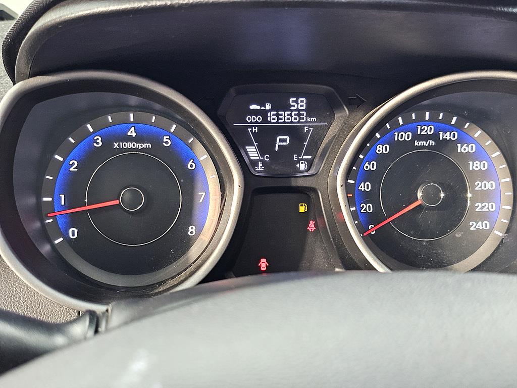 HYUNDAI Avante - Vista 7