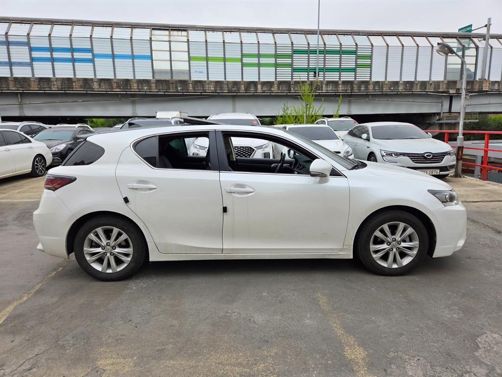Lexus CT - Vista 5