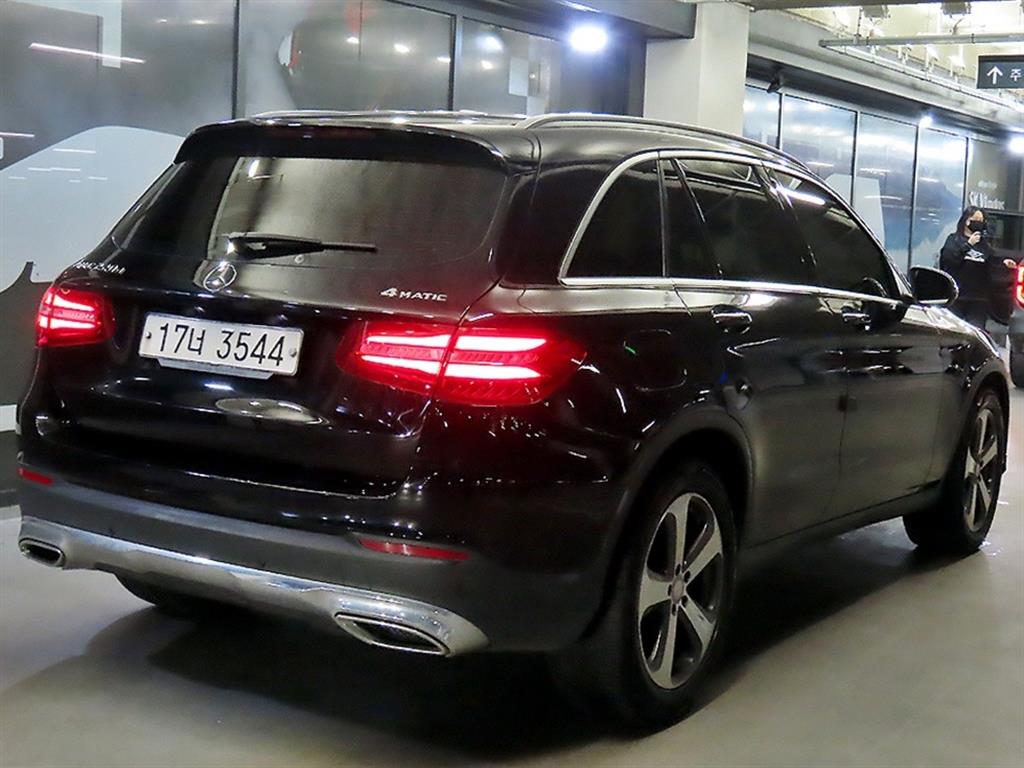 Mercedes Benz GLC Class - Vista 4