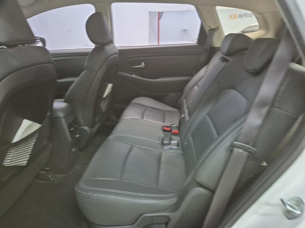 KIA Carens - Vista 12