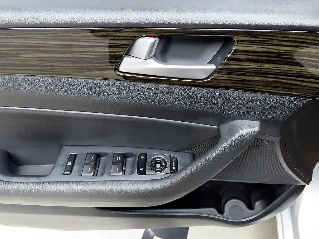 HYUNDAI Sonata - Vista 11