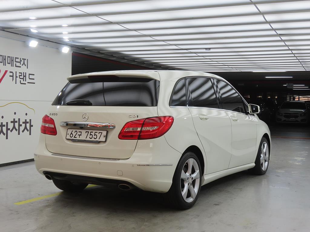 Mercedes Benz B Class (MY B) - Vista 4