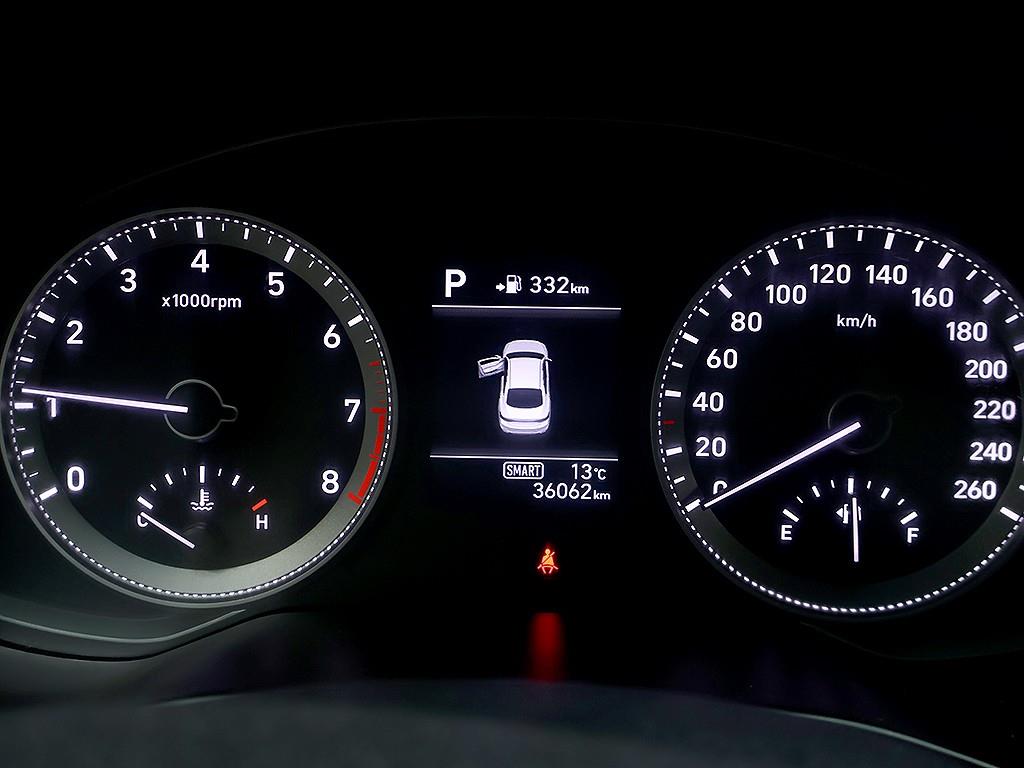 HYUNDAI Grandeur - Vista 11