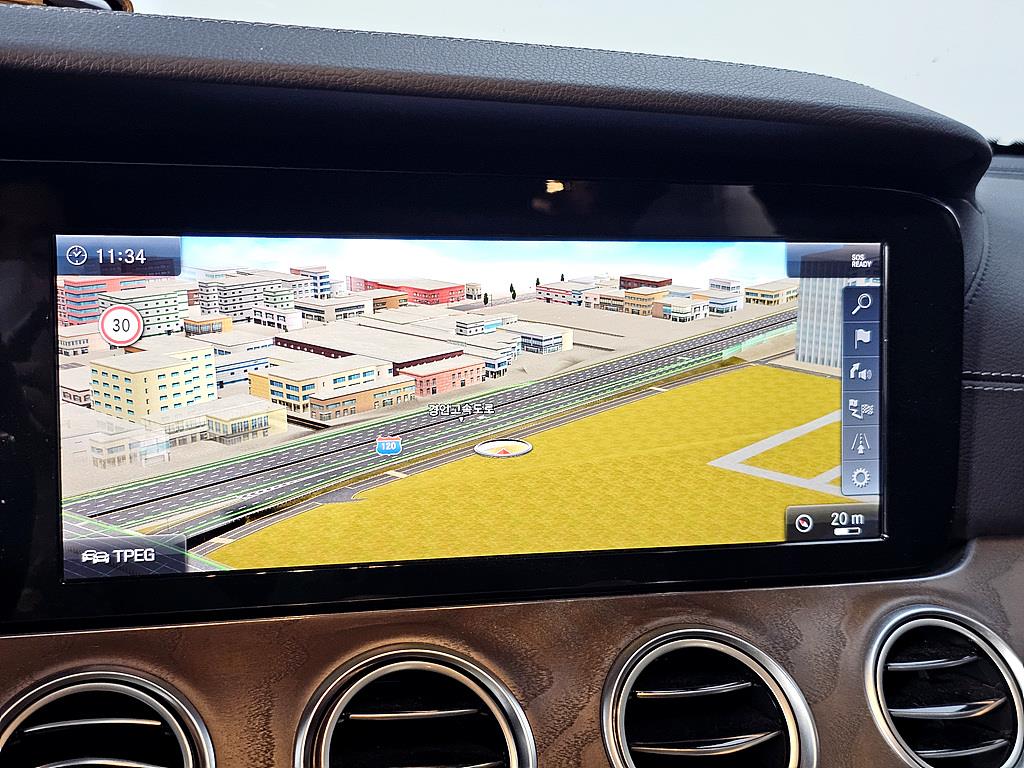 Mercedes Benz E class - Vista 12