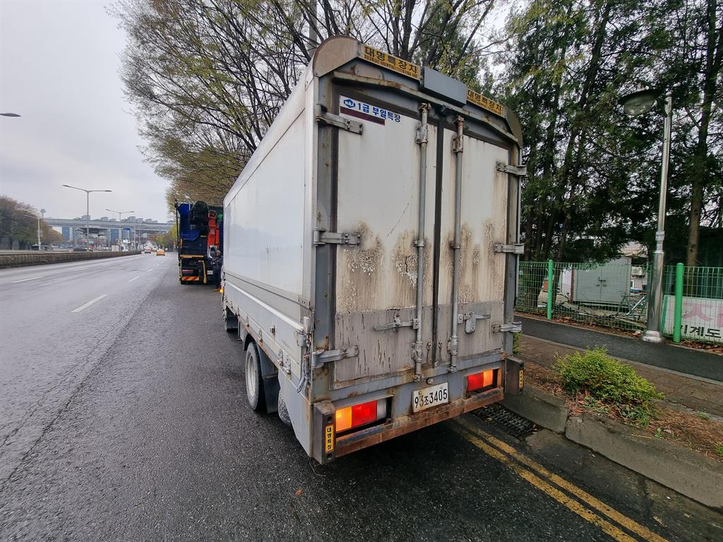 medium and large cargo truck - Vista 5