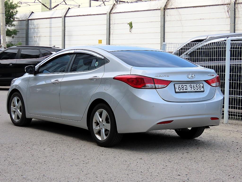 HYUNDAI Avante - Vista 3