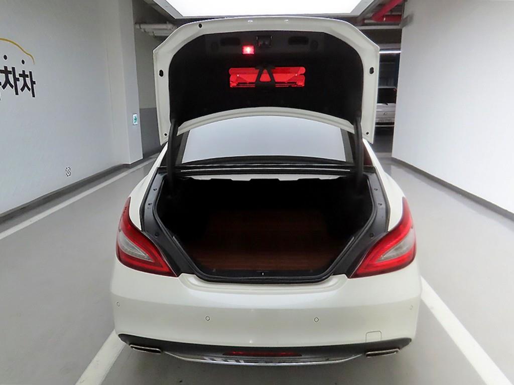 Mercedes Benz CLS Class - Vista 5