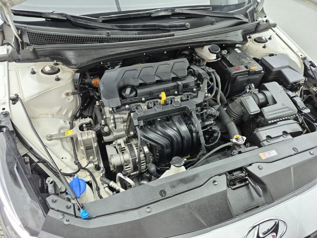 HYUNDAI Avante - Vista 6