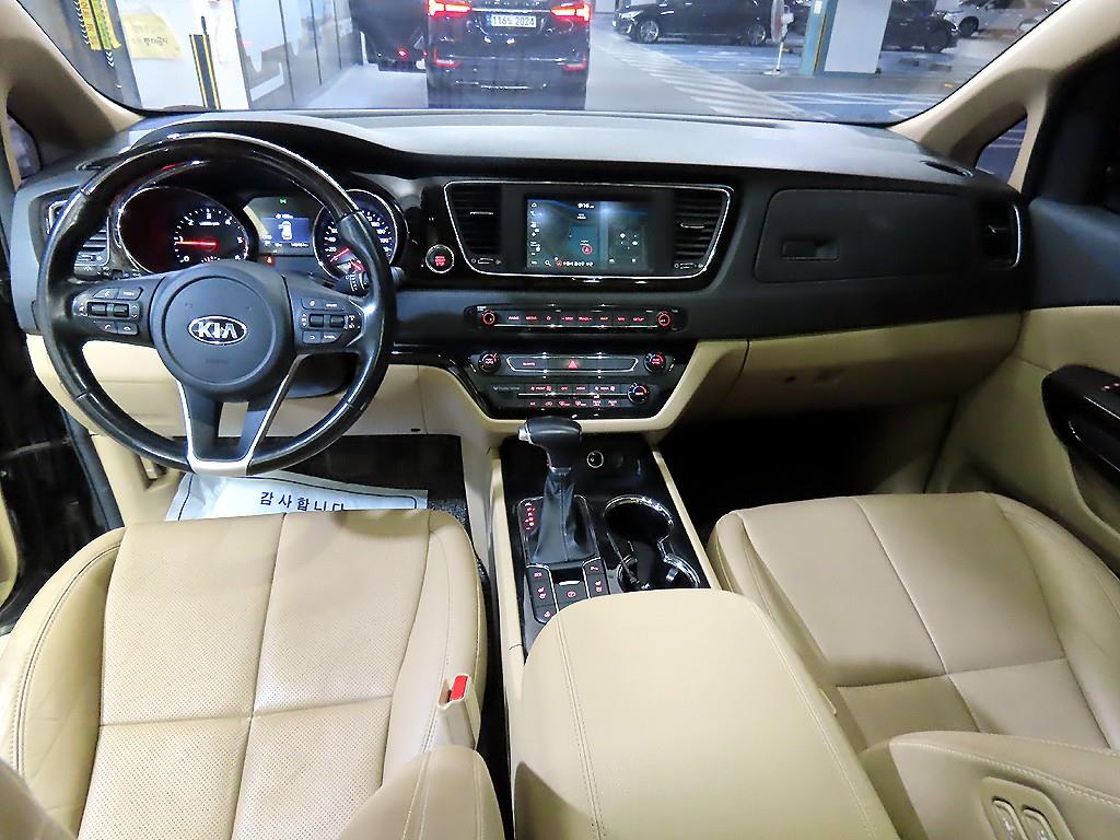 KIA Carnival - Vista 10