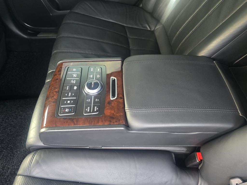 HYUNDAI Equus - Vista 9