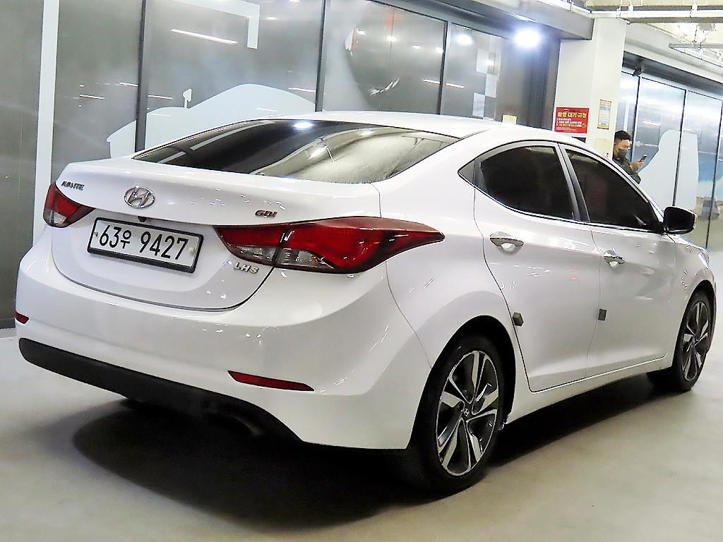 HYUNDAI Avante - Vista 4