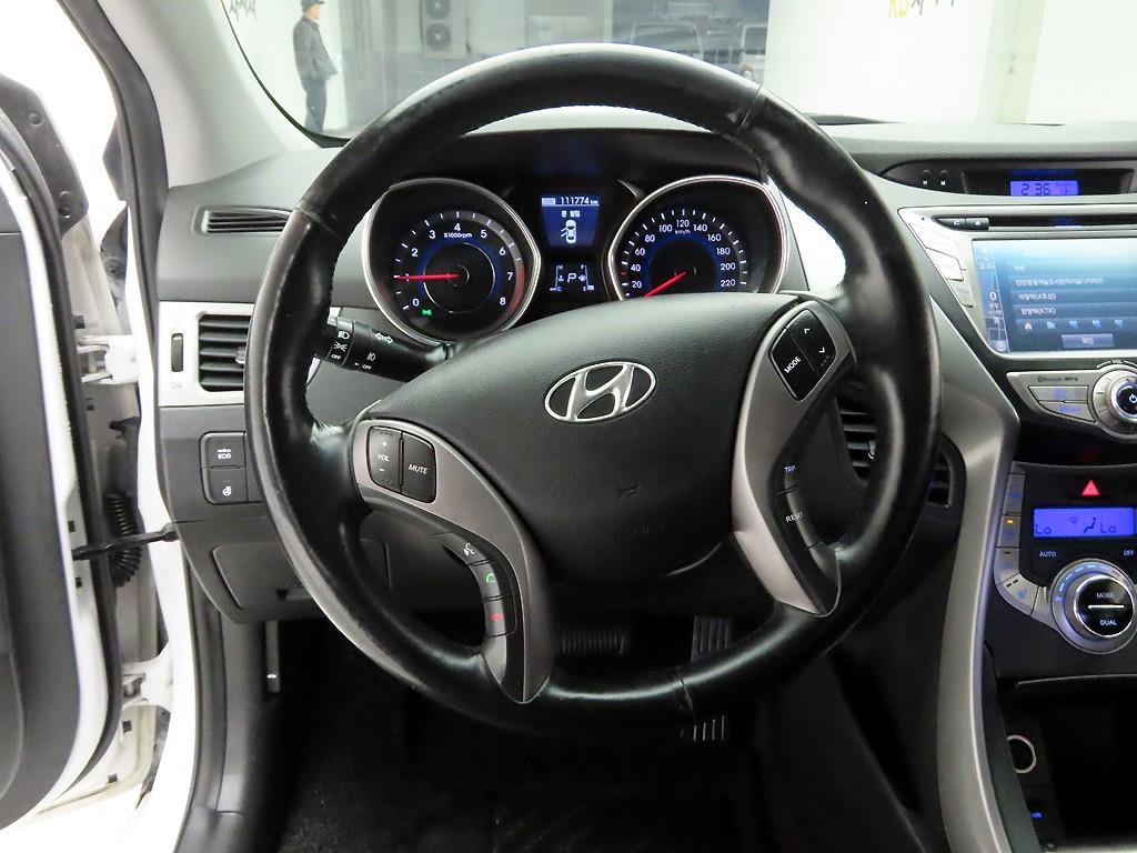 HYUNDAI Avante - Vista 7