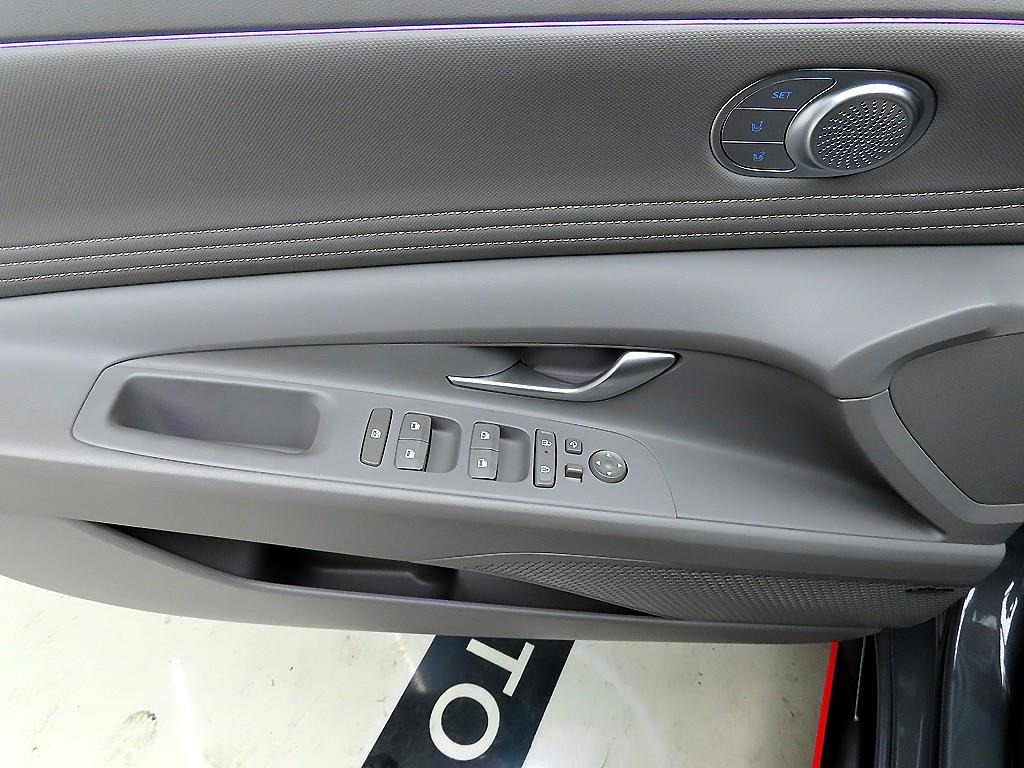 HYUNDAI Avante - Vista 11