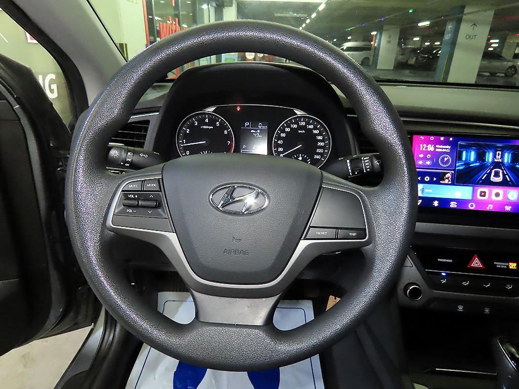 HYUNDAI Avante - Vista 8