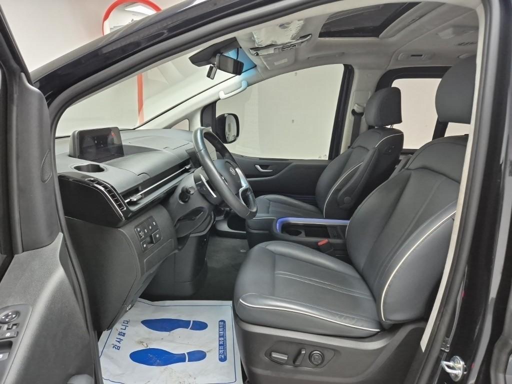 HYUNDAI Staria - Vista 11