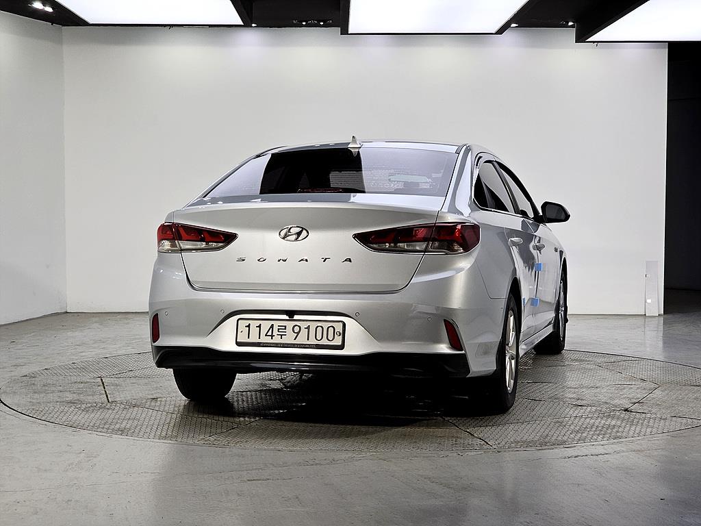 HYUNDAI Sonata - Vista 3