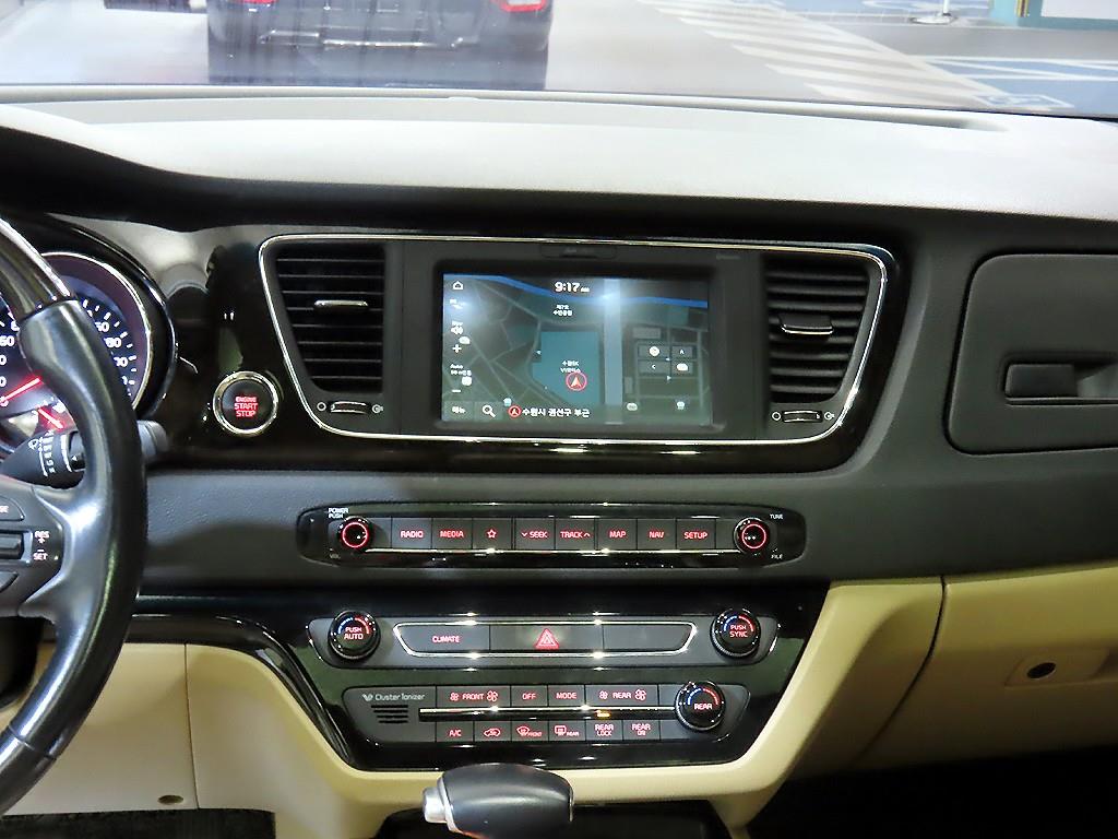 KIA Carnival - Vista 11