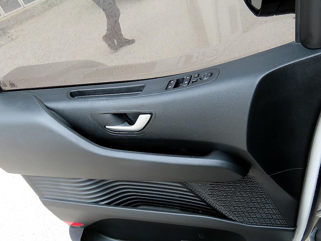 HYUNDAI Staria - Vista 11