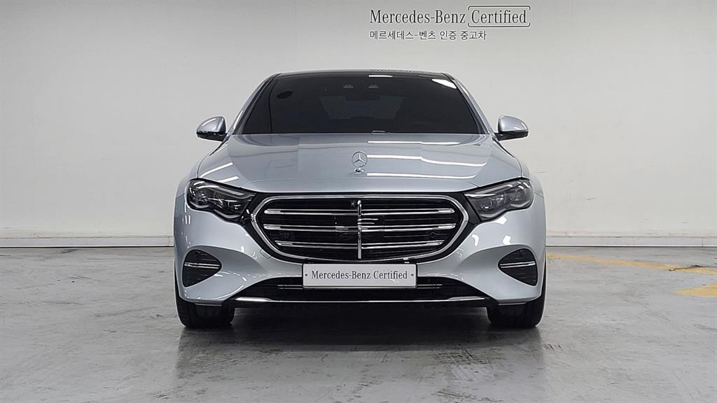 Mercedes Benz E class - Vista 4