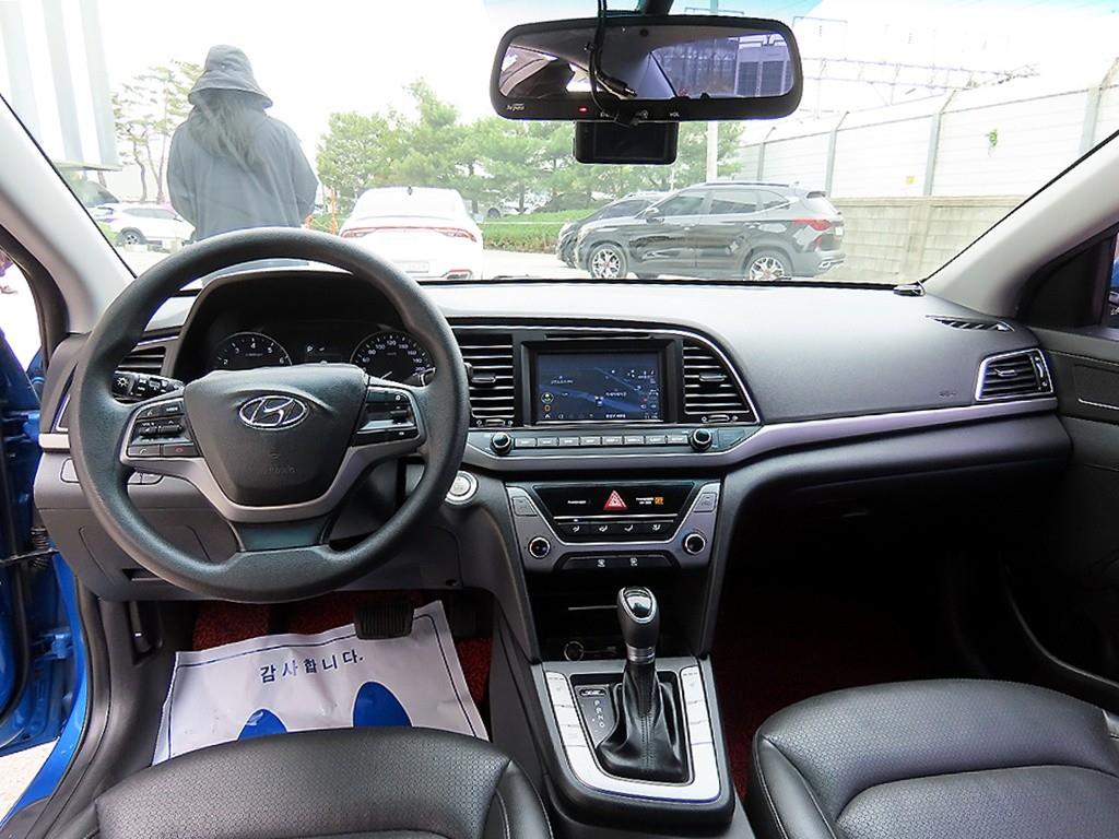 HYUNDAI Avante - Vista 7