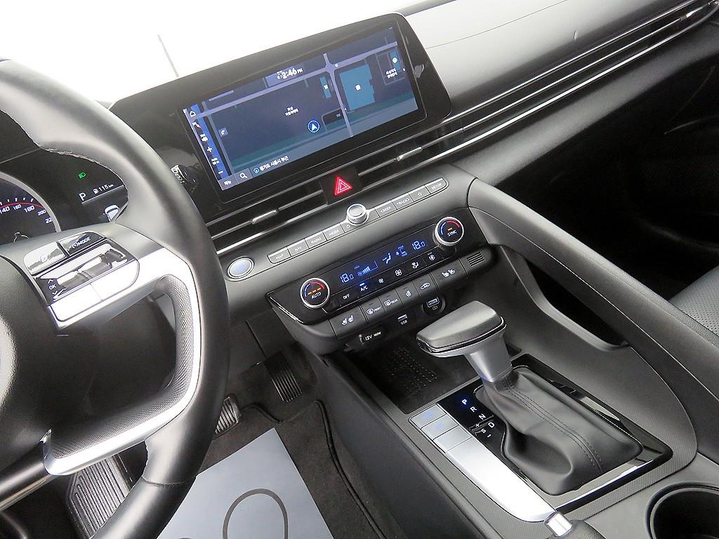 HYUNDAI Avante - Vista 12