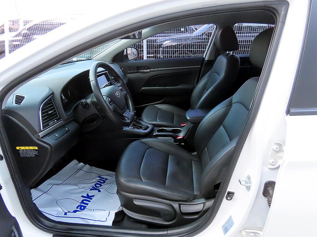 HYUNDAI Avante - Vista 5