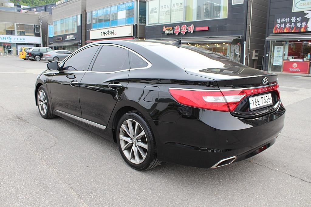 HYUNDAI Grandeur - Vista 5