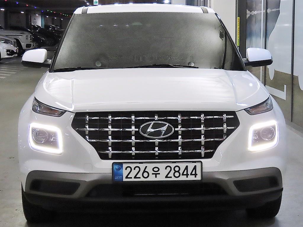 HYUNDAI Venue - Vista 2