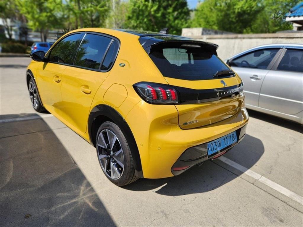 Peugeot 208 - Vista 2