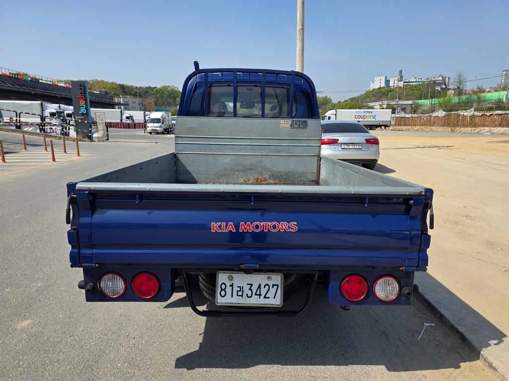 Small Truck Cargo (small) - Vista 3
