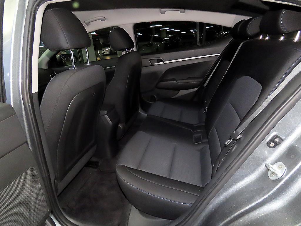 HYUNDAI Avante - Vista 7