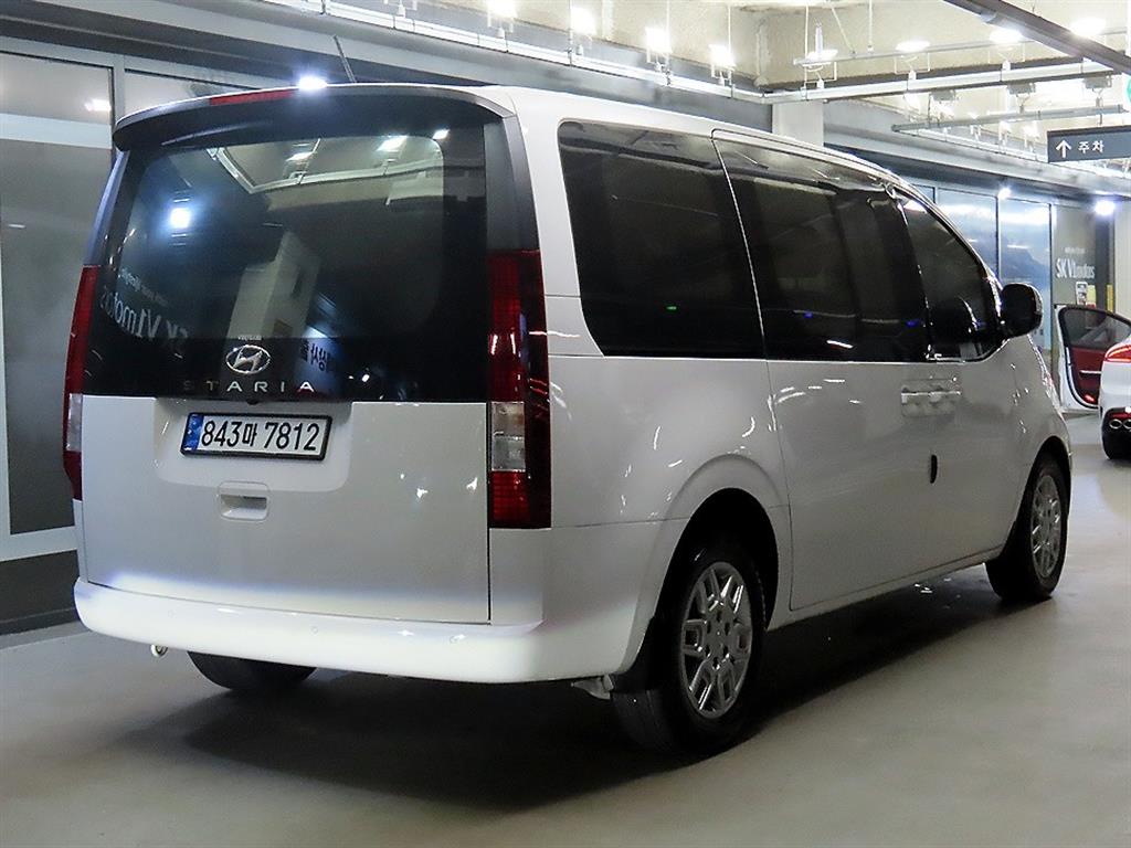 HYUNDAI Staria - Vista 4