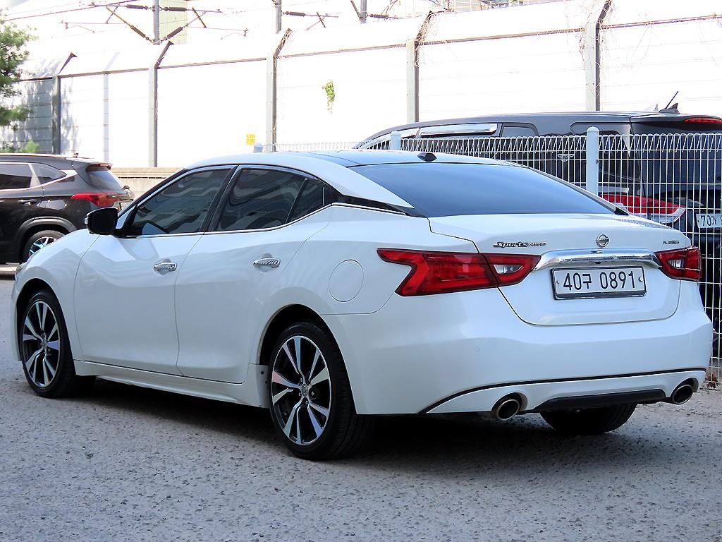 Nissan Maxima - Vista 3