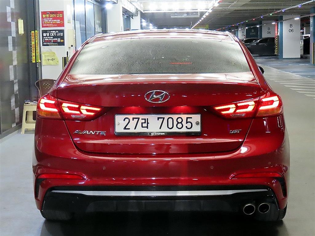 HYUNDAI Avante - Vista 5