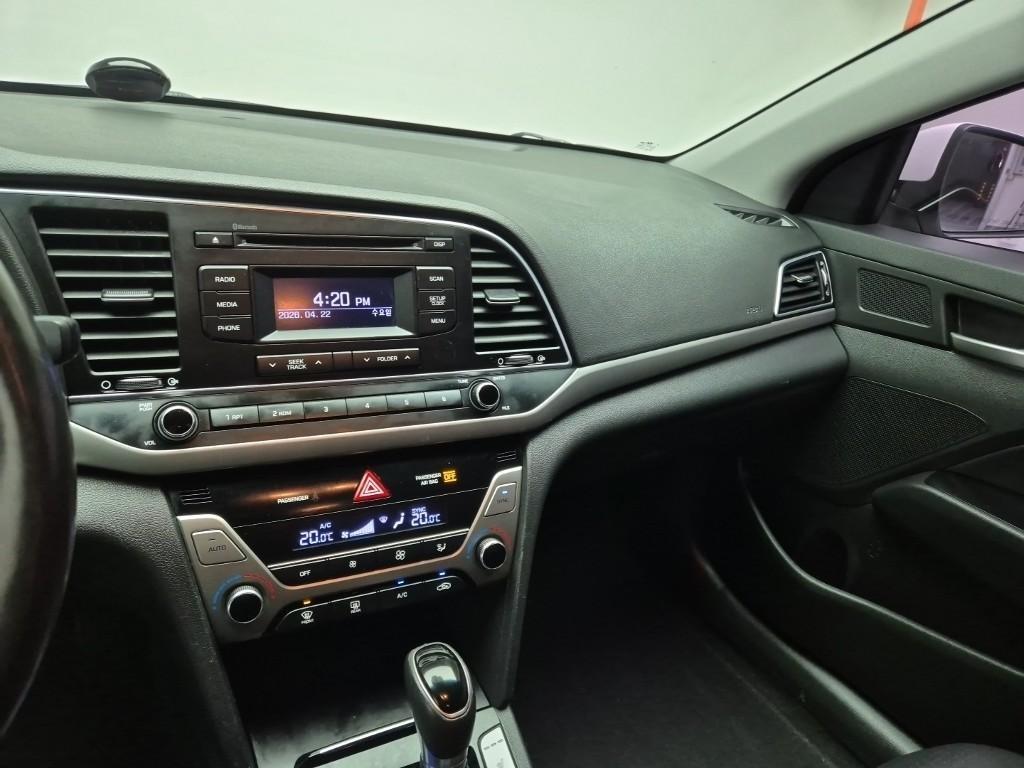HYUNDAI Avante - Vista 10