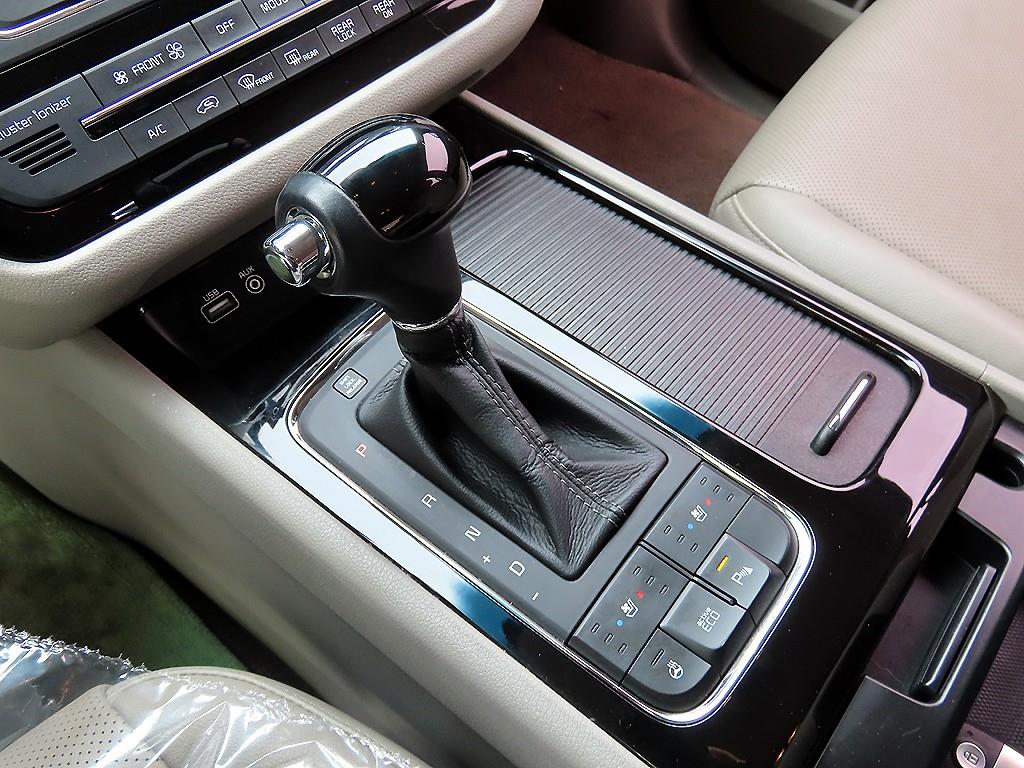 KIA Carnival - Vista 11