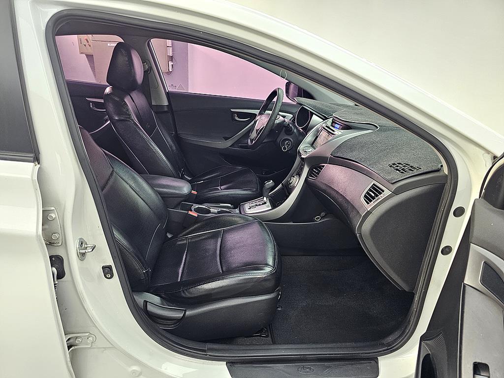 HYUNDAI Avante - Vista 11