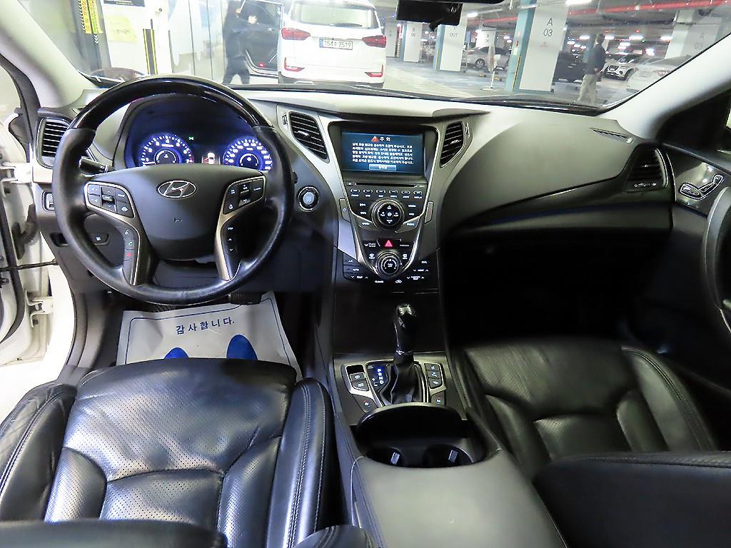 HYUNDAI Grandeur - Vista 10