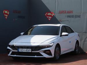 HYUNDAI Avante - Vista 2