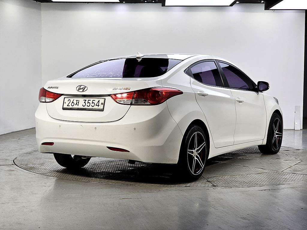 HYUNDAI Avante - Vista 4