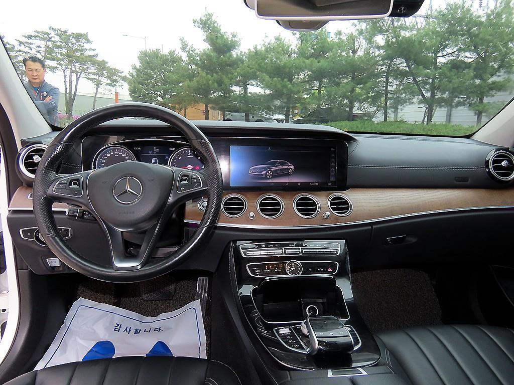 Mercedes Benz E class - Vista 7